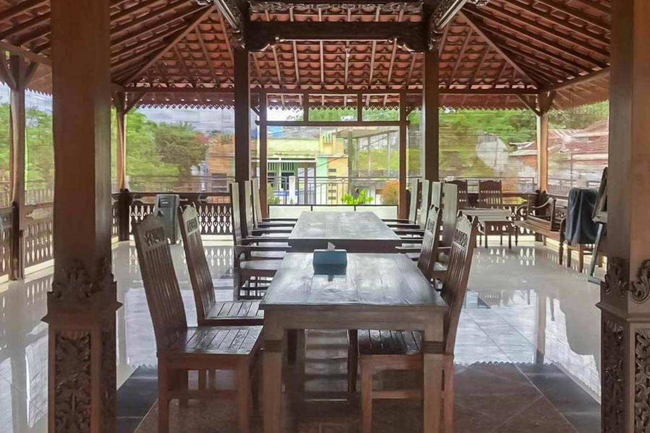 Malang Hill Syariah Redpartner Hotel Buitenkant foto