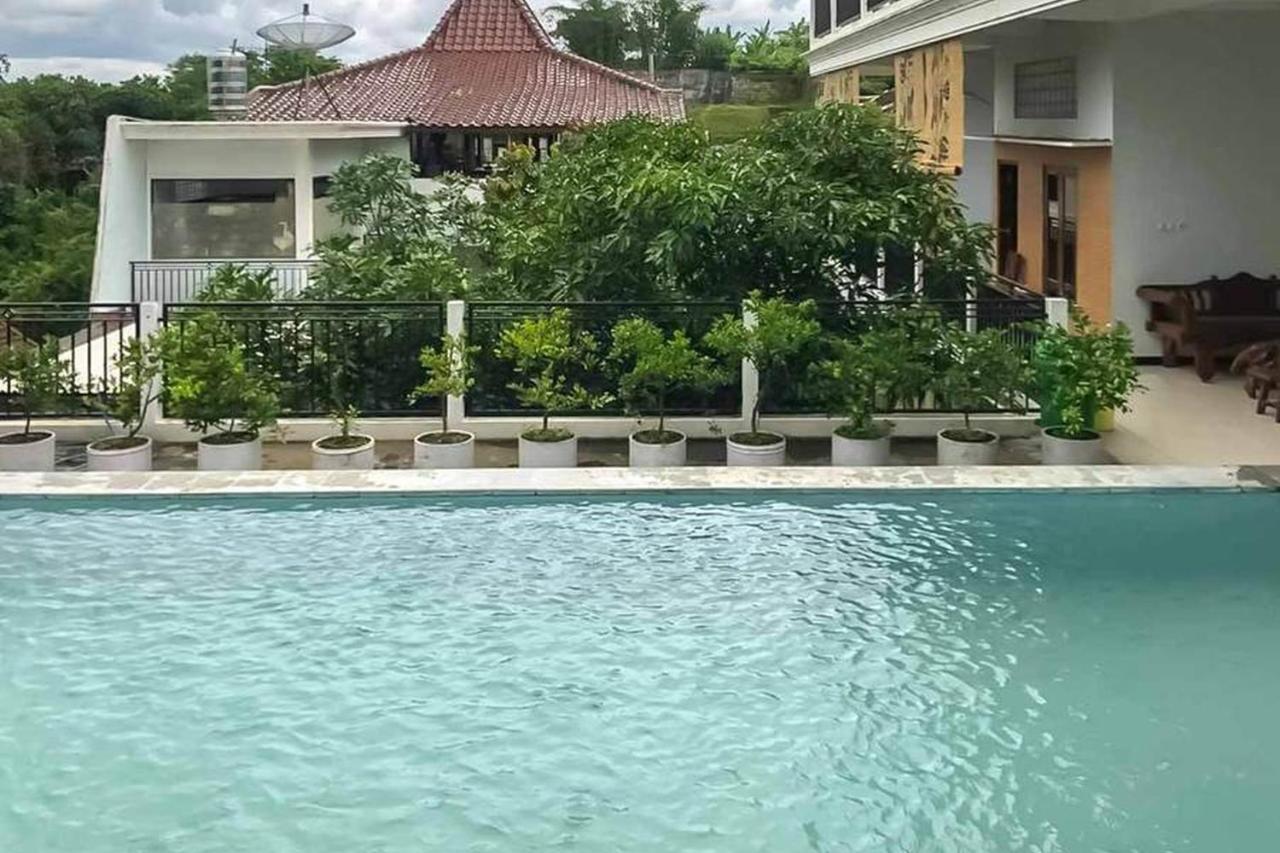 Malang Hill Syariah Redpartner Hotel Buitenkant foto