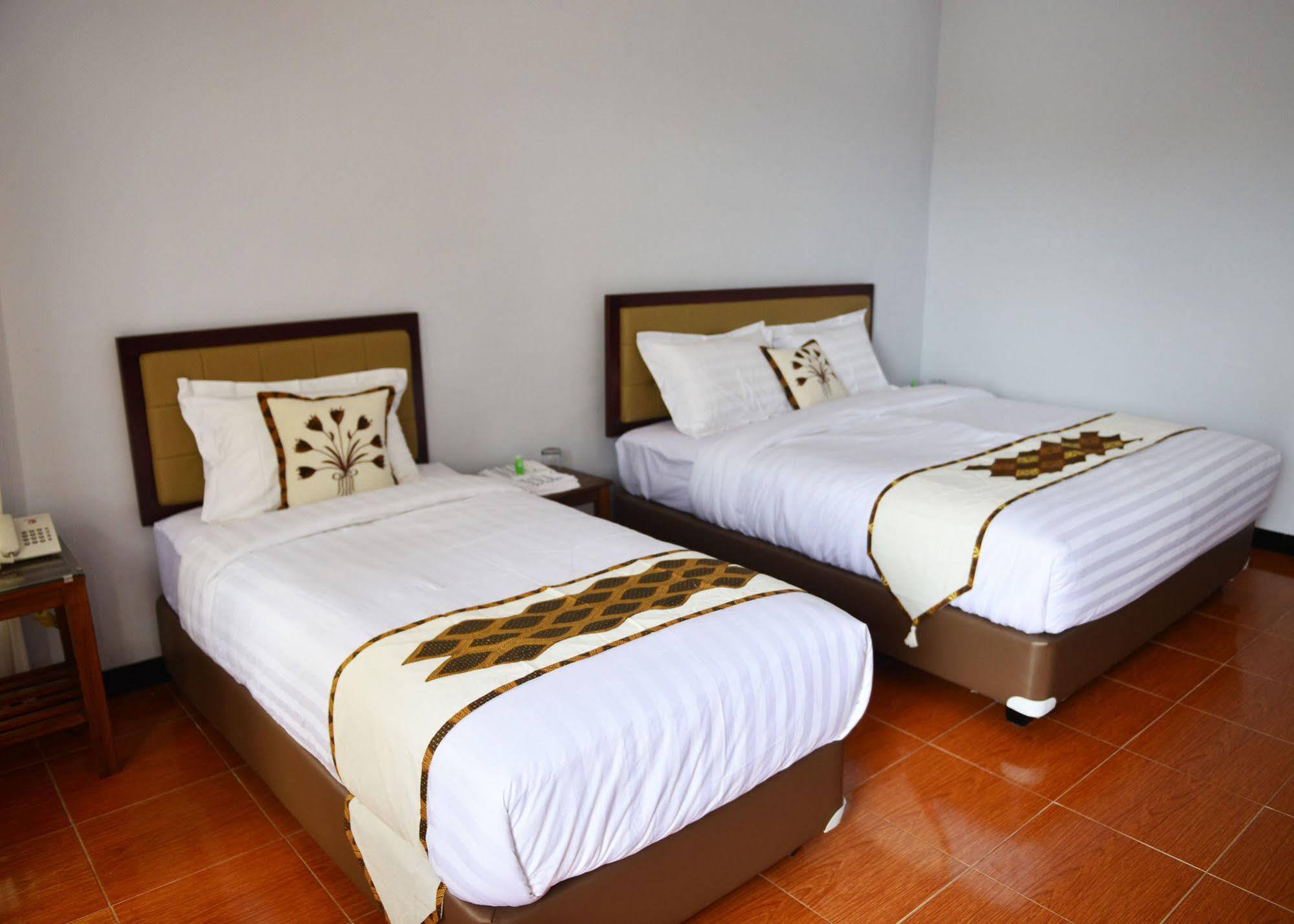 Malang Hill Syariah Redpartner Hotel Buitenkant foto