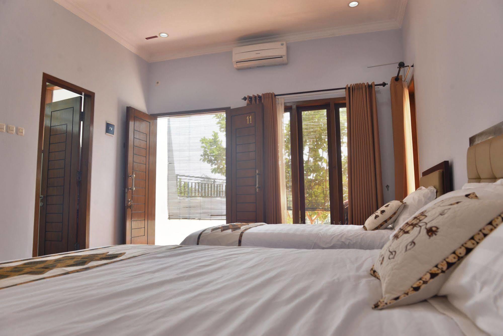 Malang Hill Syariah Redpartner Hotel Buitenkant foto