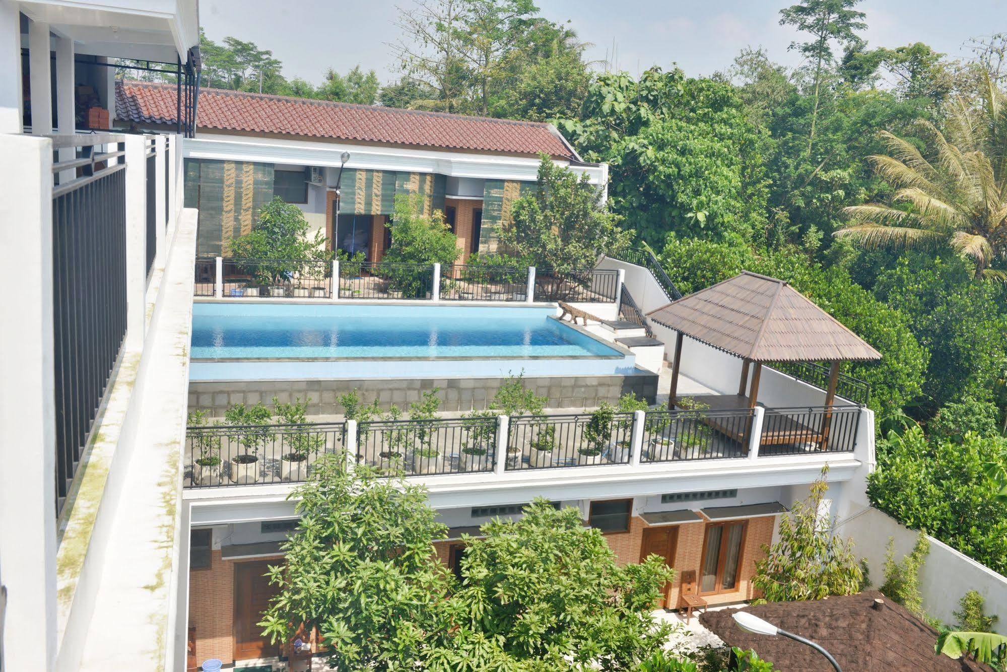 Malang Hill Syariah Redpartner Hotel Buitenkant foto
