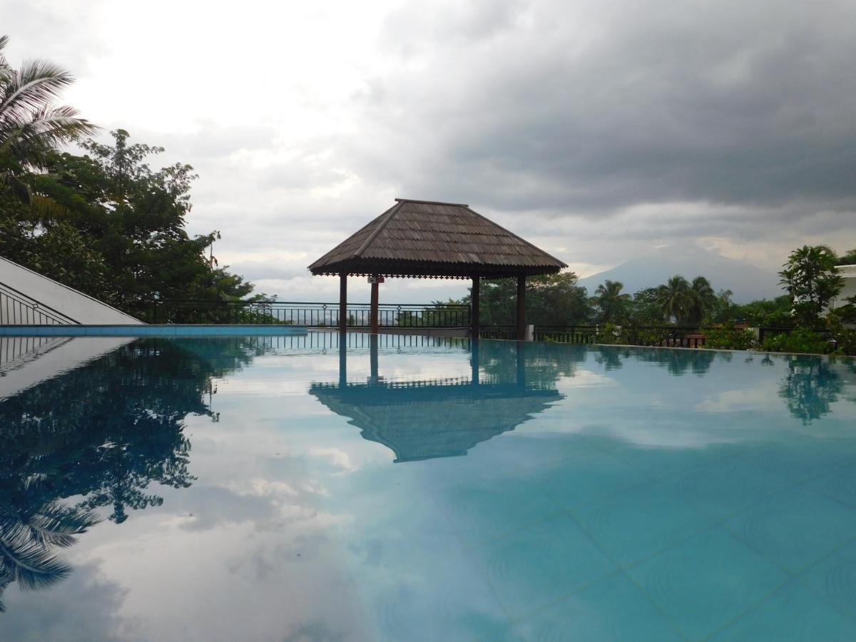 Malang Hill Syariah Redpartner Hotel Buitenkant foto